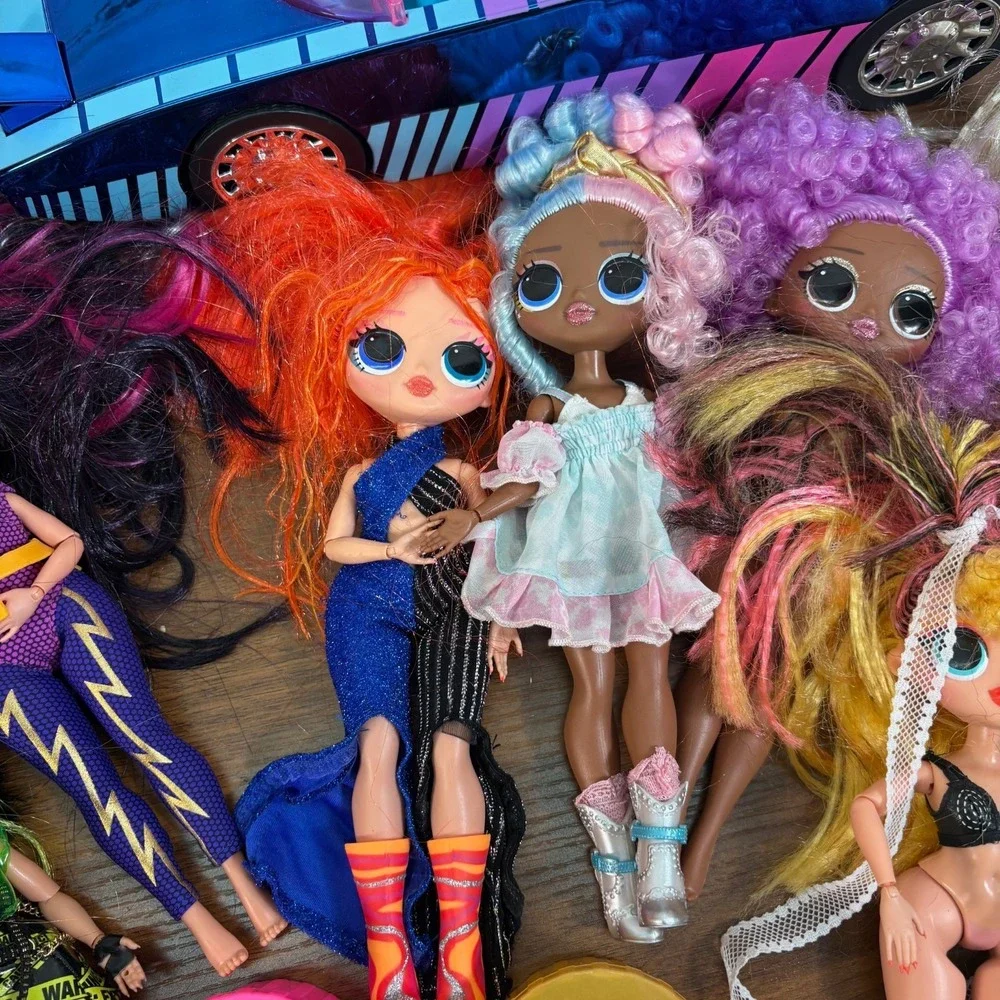 L.O.L. Surprise! O.M.G. Fashion Dolls, Dance Machine Car and Accessories Qty 21